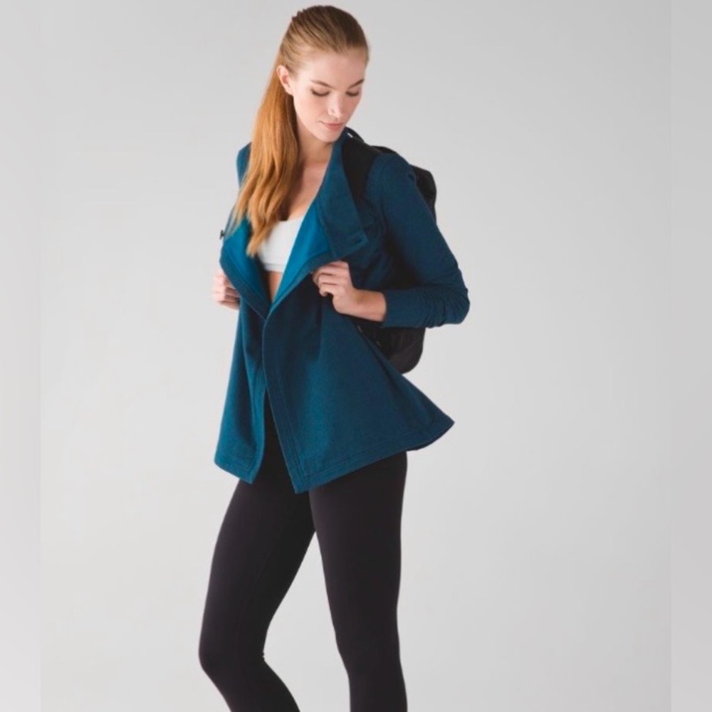 Lululemon Coast Wrap II - Picture 1 of 11